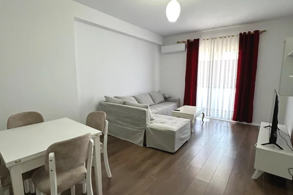 Shtepi me qera Apartament ne Tirane, 2+1, Mobilimi E mobiluar, Pagesa 35,000  Leke.