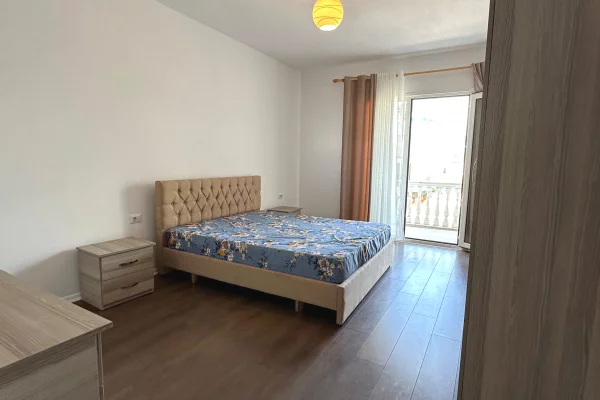 Shtepi me qera Apartament ne Tirane, 2+1, Mobilimi E mobiluar, Pagesa 35,000  Leke.