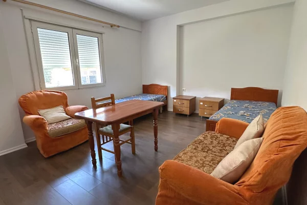 Shtepi me qera Apartament ne Tirane, 2+1, Mobilimi E mobiluar, Pagesa 35,000  Leke.