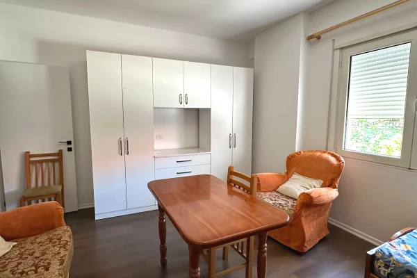 Shtepi me qera Apartament ne Tirane, 2+1, Mobilimi E mobiluar, Pagesa 35,000  Leke.