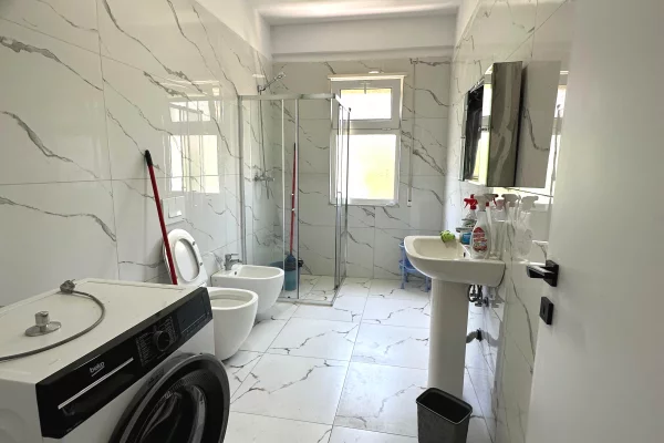 Shtepi me qera Apartament ne Tirane, 2+1, Mobilimi E mobiluar, Pagesa 35,000  Leke.