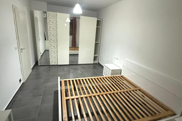 Shtepi me qera Apartament ne Tirane, 1+1, Mobilimi E mobiluar, Pagesa 400  Euro.