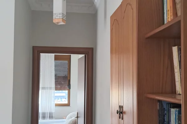 Shtepi me qera Apartament ne Tirane, 2+1, Mobilimi E mobiluar, Pagesa 65,000  Leke.
