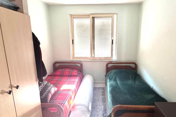 Shtepi ne shitje Apartament ne Tirane, 2+1, Mobilimi E mobiluar, Pagesa 289,000  Euro.