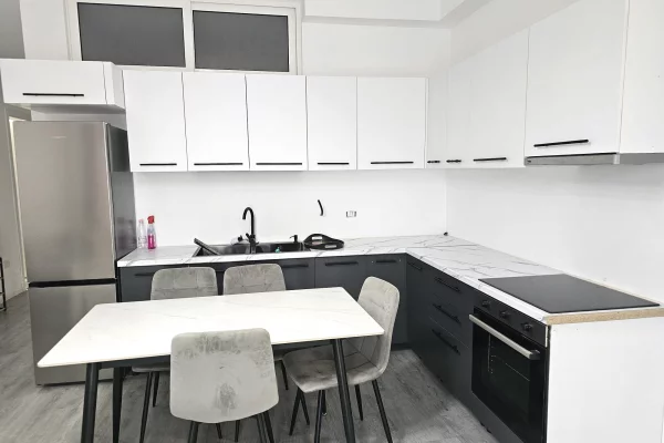 Shtepi me qera Apartament ne Tirane, 2+1, Mobilimi E mobiluar, Pagesa 670  Euro.