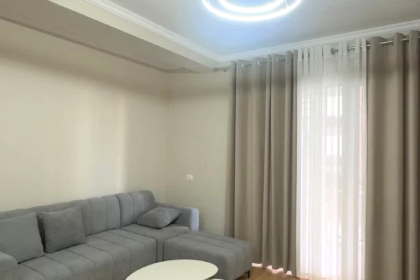 Shtepi me qera Apartament ne Tirane, 2+1, Mobilimi E mobiluar, Pagesa 650  Euro.