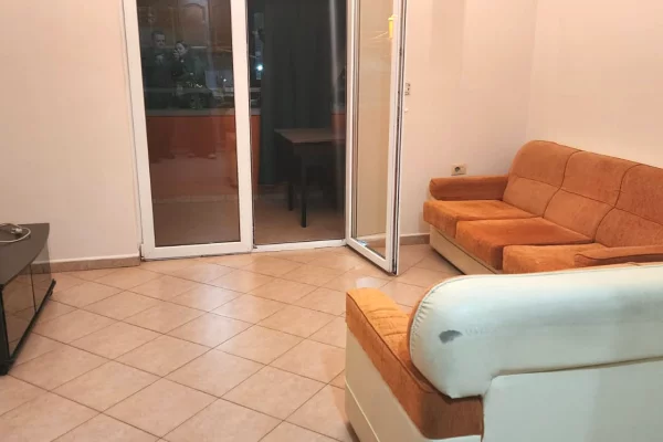 Shtepi me qera 1+1 ne Tirane - 40,000 Leke