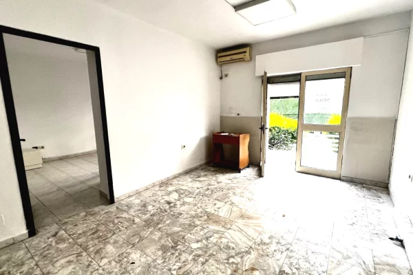Shitet apartament 1+1 tek Gjykata e Tiranes