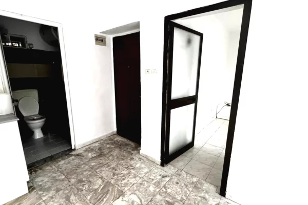 Shtepi ne shitje Apartament ne Tirane, 1+1, Mobilimi Bosh, pa mobiluar, Pagesa 130,000  Euro.