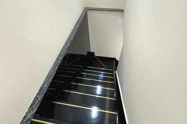 Ambient biznesi me qera tek Rruga Elbasanit,Tirane