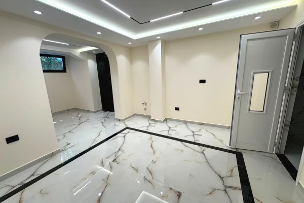 Ambient biznesi me qera tek Rruga Elbasanit,Tirane