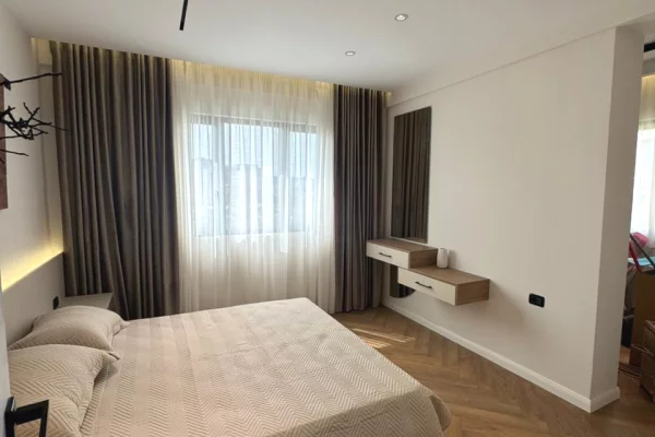 Shtepi ne shitje Apartament ne Tirane, 2+1, Mobilimi E mobiluar, Pagesa 25,000,000  Leke.
