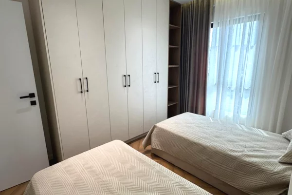 Shtepi ne shitje Apartament ne Tirane, 2+1, Mobilimi E mobiluar, Pagesa 25,000,000  Leke.