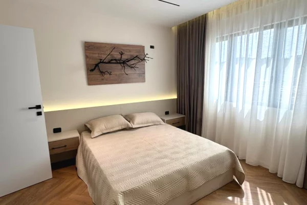 Shtepi ne shitje Apartament ne Tirane, 2+1, Mobilimi E mobiluar, Pagesa 25,000,000  Leke.
