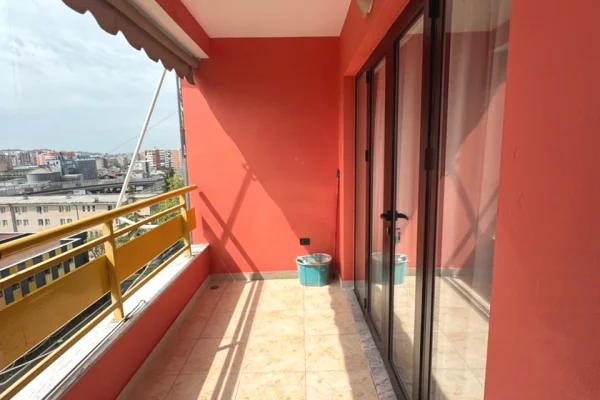 Shtepi ne shitje Apartament ne Tirane, 2+1, Mobilimi E mobiluar, Pagesa 25,000,000  Leke.