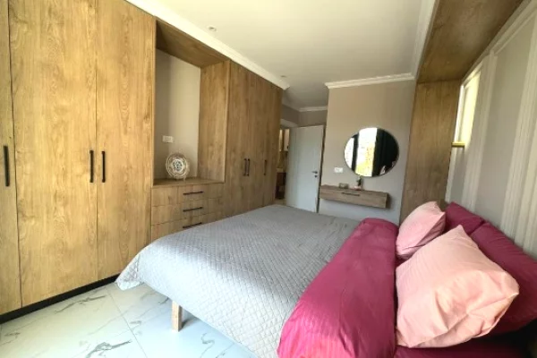 Shtepi ne shitje Apartament ne Tirane, 2+1, Mobilimi E mobiluar, Pagesa 429,912  Euro.