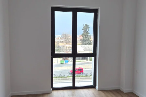 Dyqan me qera 1+1  tek ish-Dogana,Tirane