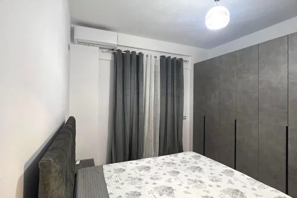 Shtepi me qera Apartament ne Tirane, 1+1, Mobilimi E mobiluar, Pagesa 60,000  Leke.