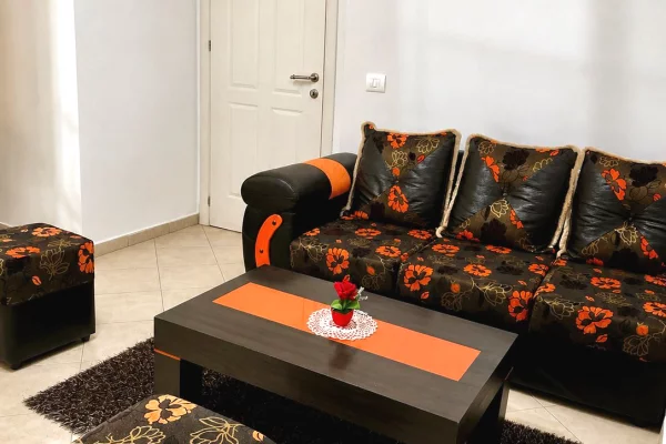 Shtepi me qera 2+1 ne Tirane - 50,000 Leke