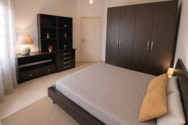 Shtepi me qera Apartament ne Tirane, 2+1, Mobilimi E mobiluar, Pagesa 50,000  Leke.