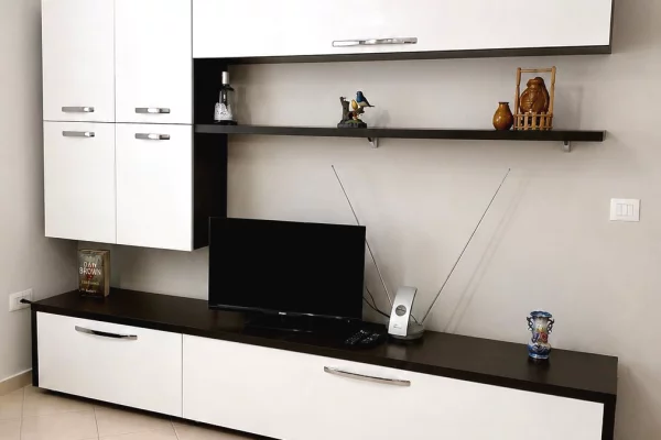 Shtepi me qera Apartament ne Tirane, 2+1, Mobilimi E mobiluar, Pagesa 50,000  Leke.