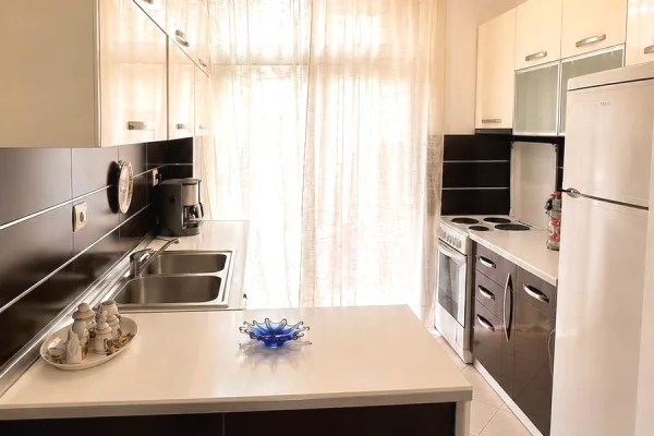 Shtepi me qera Apartament ne Tirane, 2+1, Mobilimi E mobiluar, Pagesa 50,000  Leke.