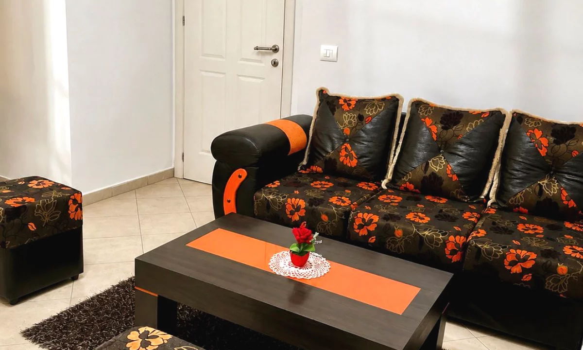 Shtepi me qera Apartament ne Tirane, 2+1, Mobilimi E mobiluar, Pagesa 50,000  Leke.