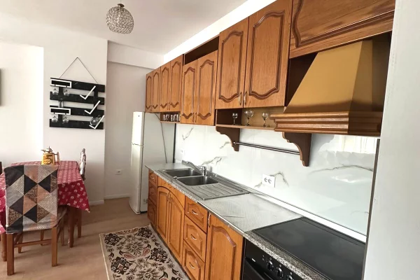 Shtepi me qera Apartament ne Tirane, 2+1, Mobilimi E mobiluar, Pagesa 45,000  Leke.