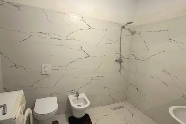 Shtepi me qera Apartament ne Tirane, 2+1, Mobilimi E mobiluar, Pagesa 45,000  Leke.