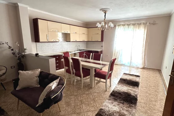 Jepet me qera shtepi private 2 kate ne Laknas ( 500€/muaj )