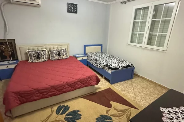 Shtepi me qera Shtepi Private ne Tirane, 2+1, Mobilimi E mobiluar, Pagesa 500  Euro.