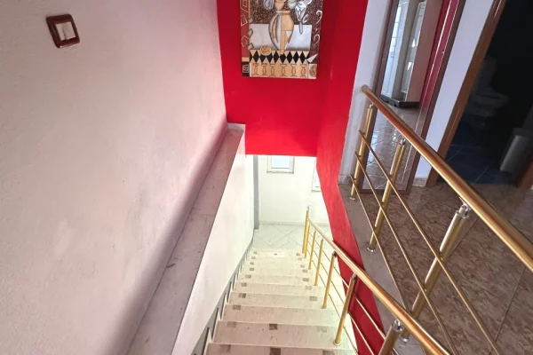 Shtepi me qera Shtepi Private ne Tirane, 2+1, Mobilimi E mobiluar, Pagesa 500  Euro.