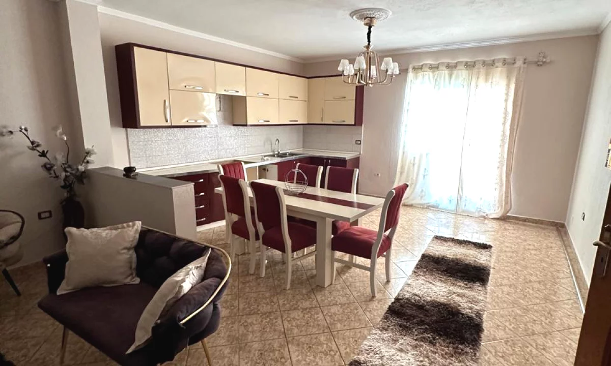 Shtepi me qera Shtepi Private ne Tirane, 2+1, Mobilimi E mobiluar, Pagesa 500  Euro.