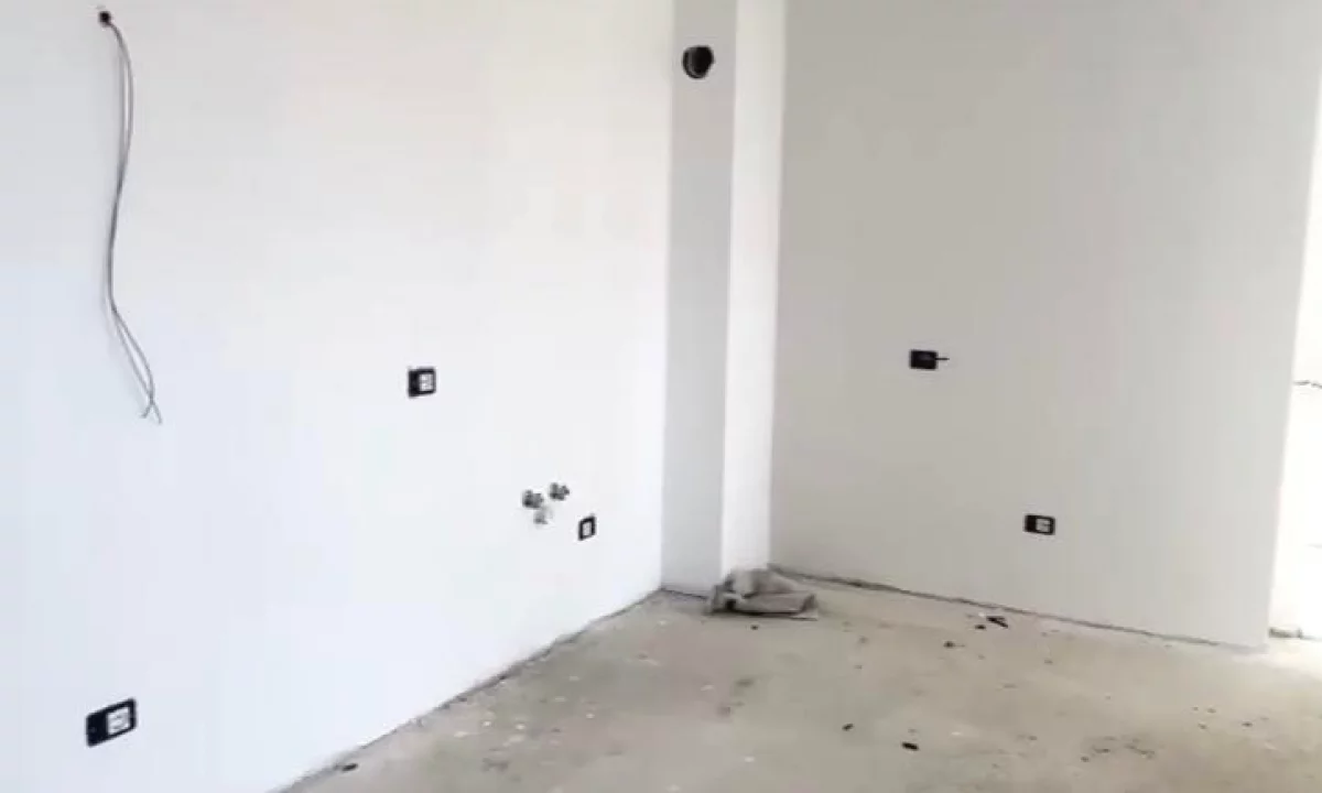Shtepi ne shitje Apartament ne Tirane, 1+1, Mobilimi Bosh, pa mobiluar, Pagesa 72,711  Euro.