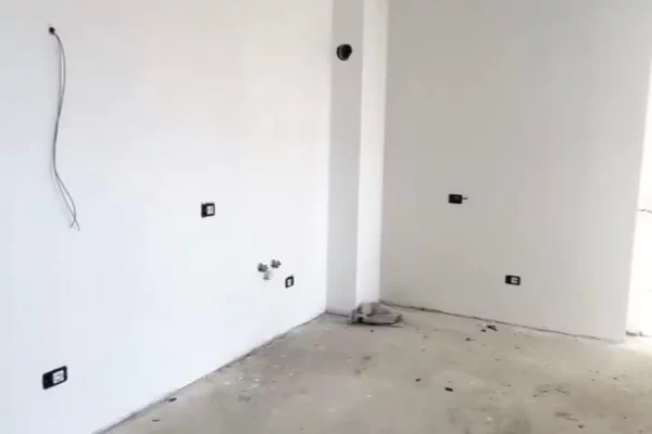 Shitet apartament 1+1+Verande ne Kamez (White POWER SHPK)