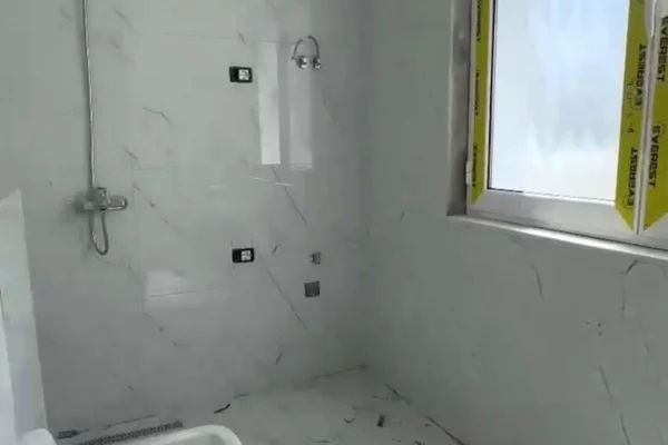 Shtepi ne shitje Apartament ne Tirane, 1+1, Mobilimi Bosh, pa mobiluar, Pagesa 72,711  Euro.