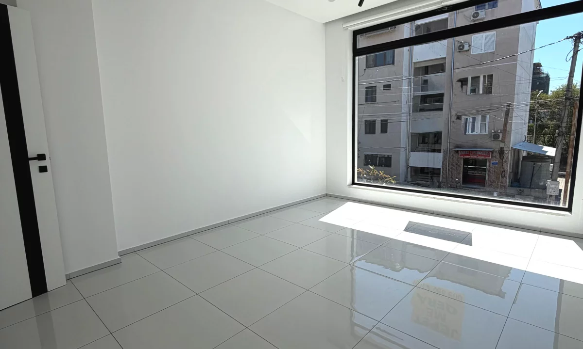 Jepet me qera ambient biznesi ne Kamez(35.000leke/muaj)