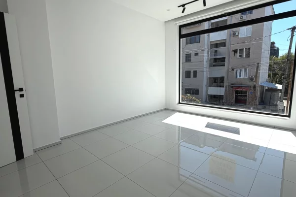 Ambient biznesi me qera 1+1 ne Tirane - 35,000 Leke