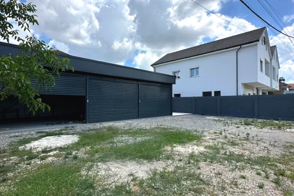 Ambient biznesi me qera 4+1 ne Tirane - 90,000 Leke