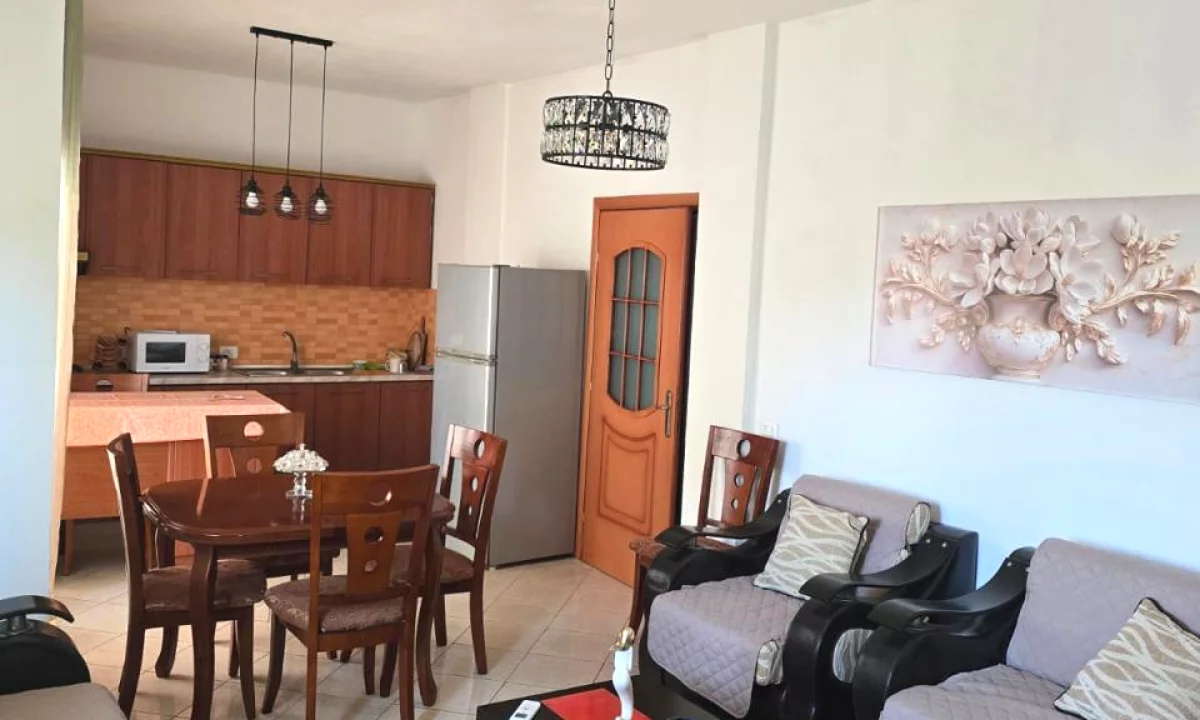 Shtepi me qera Apartament ne Tirane, 2+1, Mobilimi E mobiluar, Pagesa 65,000  Leke.