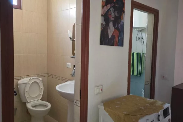 Shtepi me qera Apartament ne Tirane, 2+1, Mobilimi E mobiluar, Pagesa 65,000  Leke.