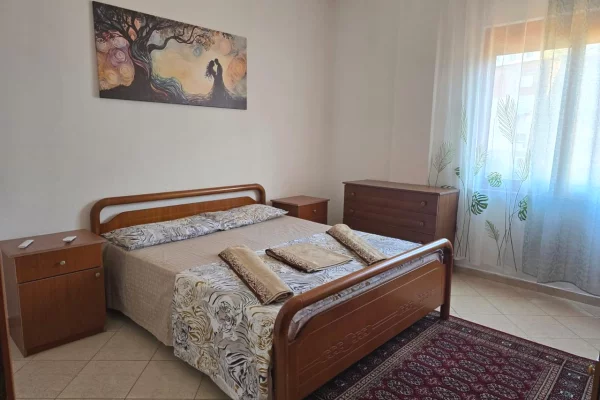 Shtepi me qera Apartament ne Tirane, 2+1, Mobilimi E mobiluar, Pagesa 65,000  Leke.