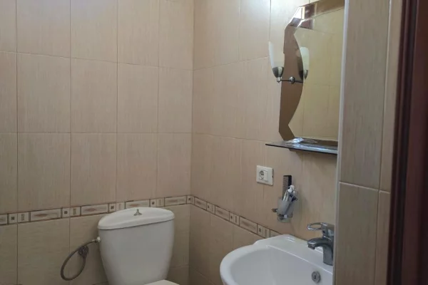 Shtepi me qera Apartament ne Tirane, 2+1, Mobilimi E mobiluar, Pagesa 65,000  Leke.