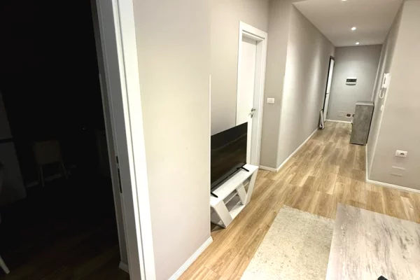 Jepet me qera Apartamenti 1+1 ne Astir