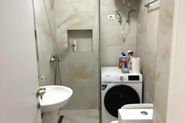 Shtepi me qera Apartament ne Tirane, 1+1, Mobilimi E mobiluar, Pagesa 45,000  Leke.