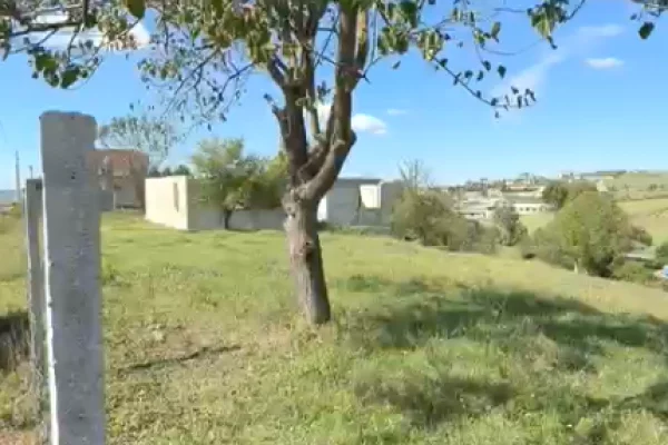Shitet Tokë + Shtepi (e parregulluar)ne Çerkeze