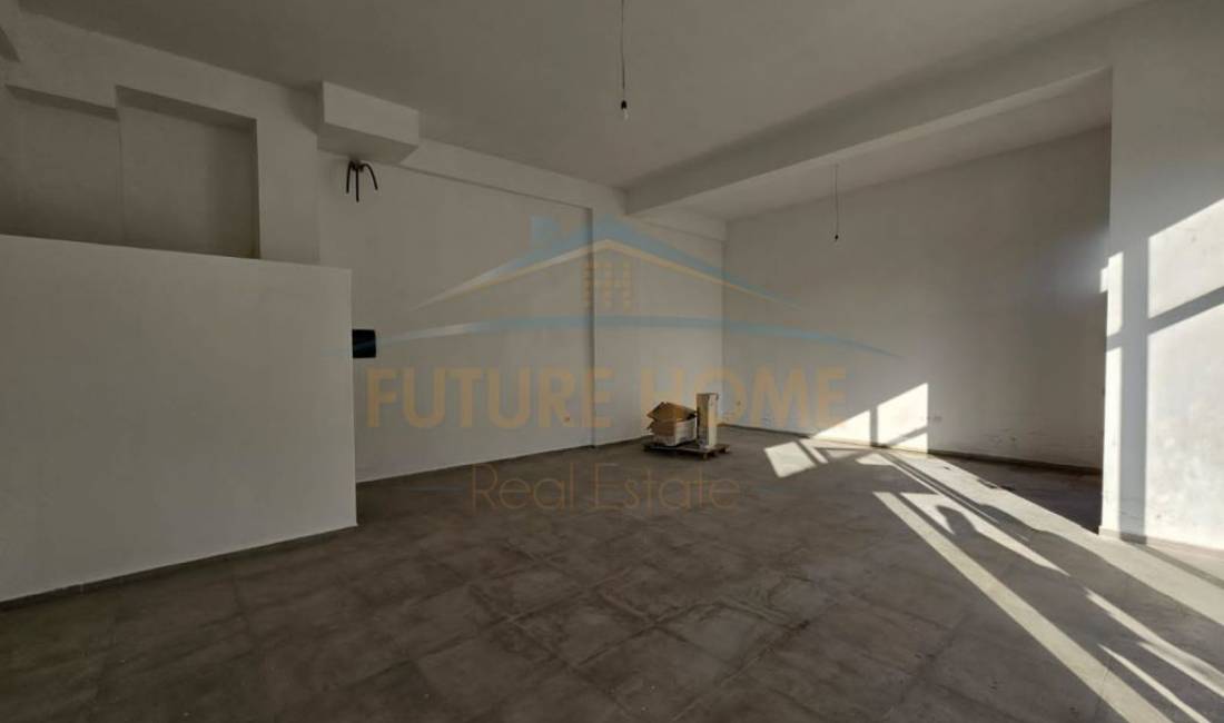 Qera, Ambient Biznesi , Rruga 5 Maji