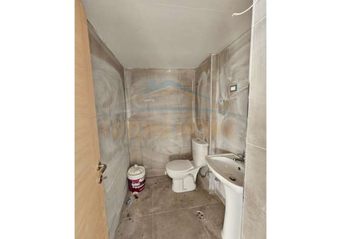 Qera, Ambient Biznesi , Rruga 5 Maji