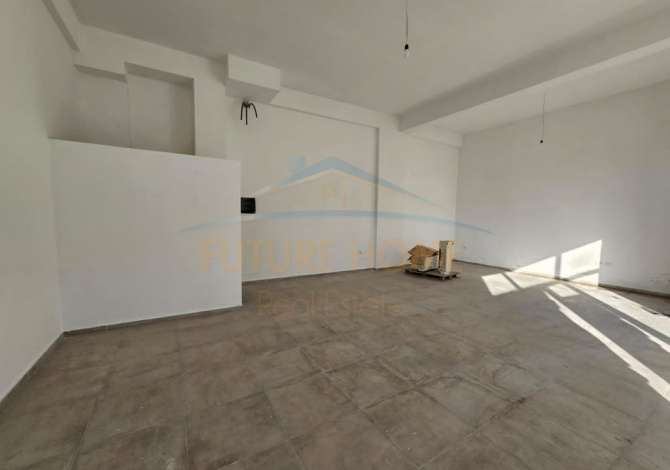 Qera, Ambient Biznesi , Rruga 5 Maji