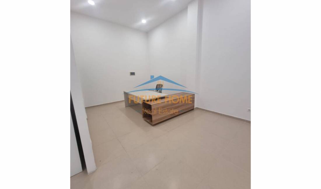 Ambient Biznesi me qira, Shkolla e Bashkuar, Tirane.